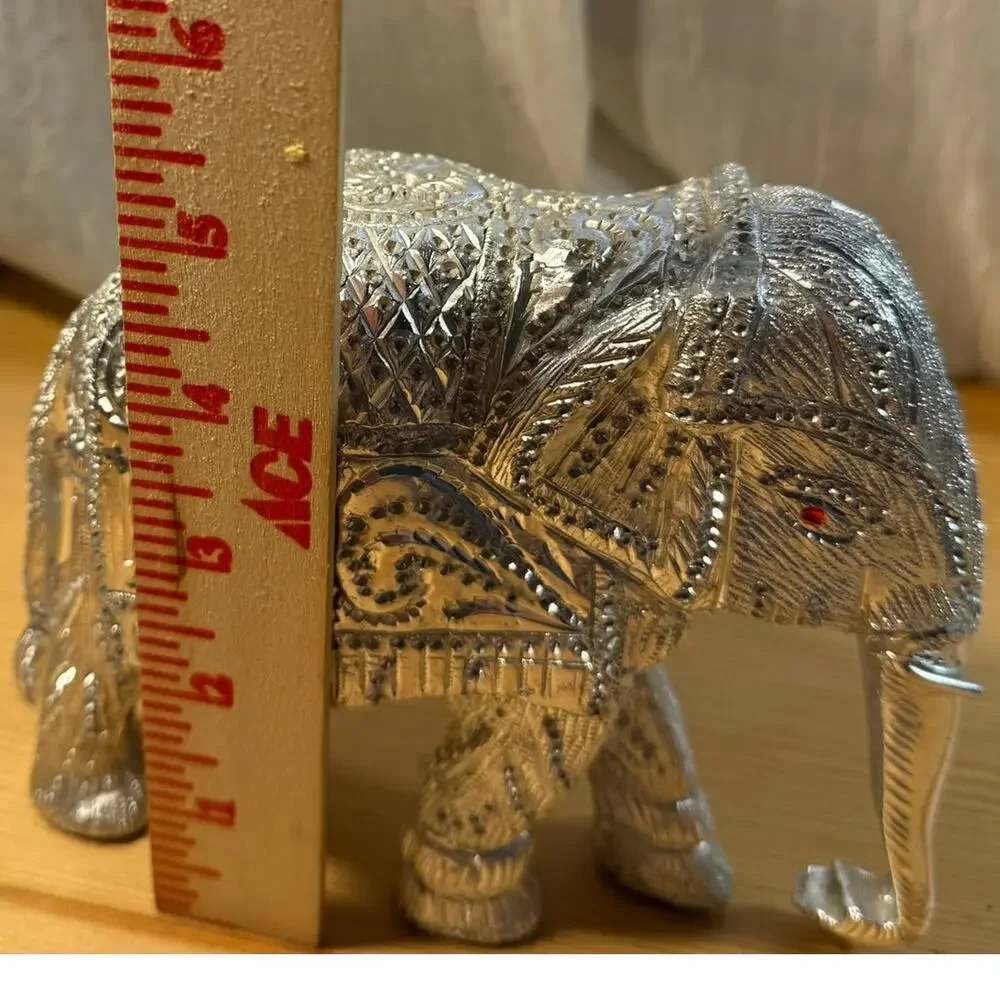 Unbrande decorative silver